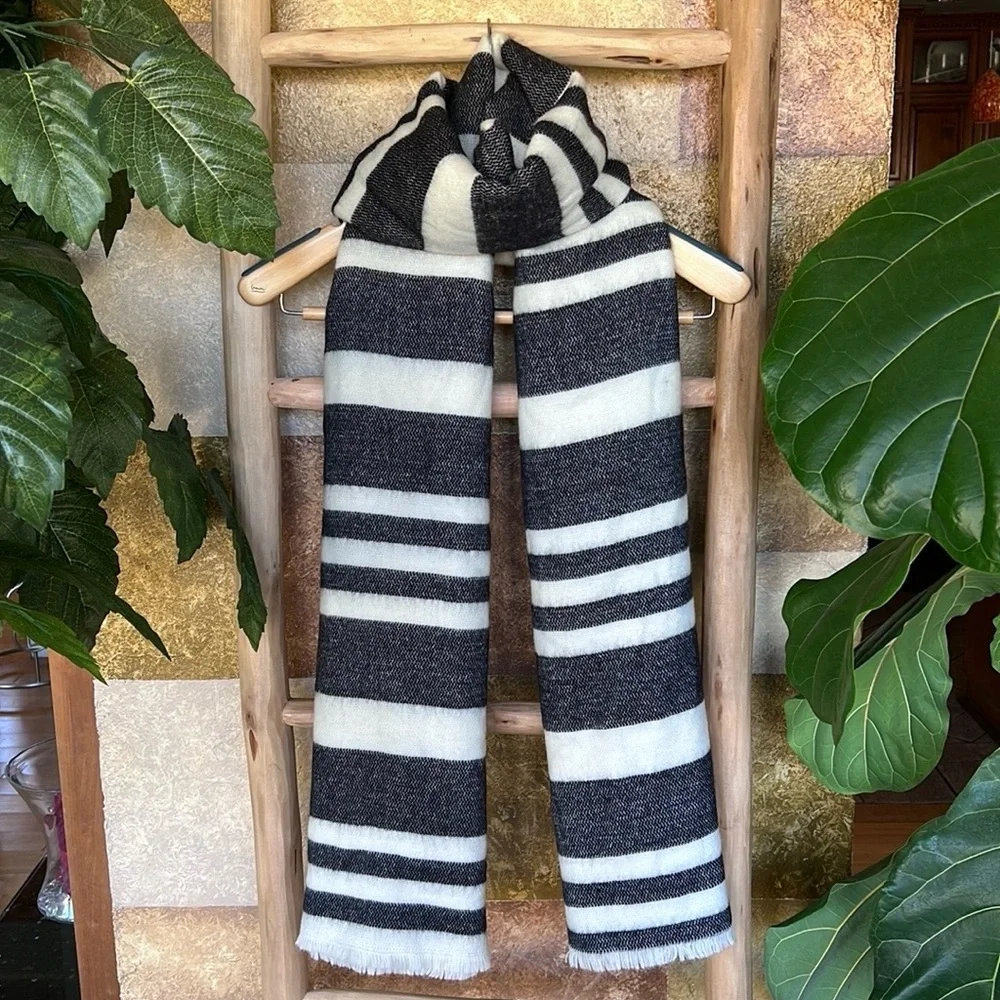 Zara Women’s Soft Knit Chunky Oversized Stripe Grey/White Fringe Winter Scarf